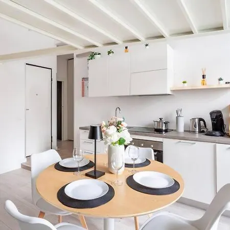 Briano's House (Navigli-Bocconi-Fondazione Prada)-3